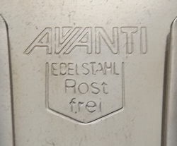 Avanti stainless steel handheld juicer logo