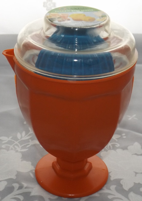 Orange, blue & white goblet juicer closed