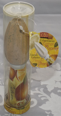 Decorated ceramic handle on wood reamer juicer packaged