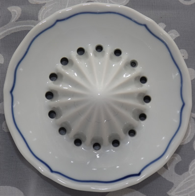 Top view of a Blue Danube ceramic juicer top 