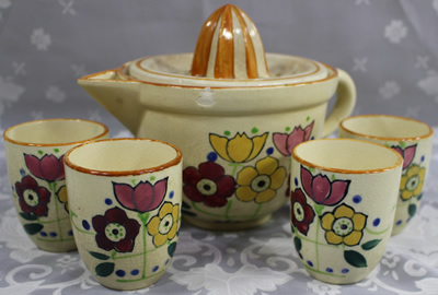 Various flowers on juicer and 4 tumblers set