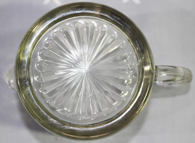 Small clear glass jug juicer (N-102) bottom view