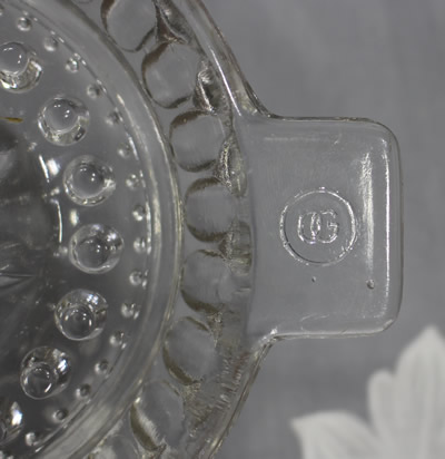 Lipped clear glass juicer