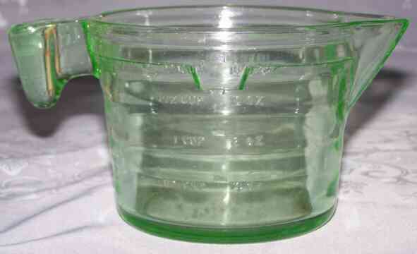 Showing the back measurements on a Crown Crystal (Australia) 2 cup measuring jug green glass juicer