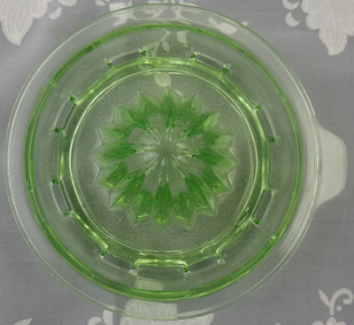 Anchor Hocking Glass green 2 piece juicer top view