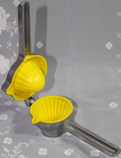 Aluminium with yellow plastic insert squeezer juicer open