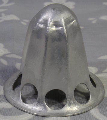 The aluminium juicer mounted on glass jar