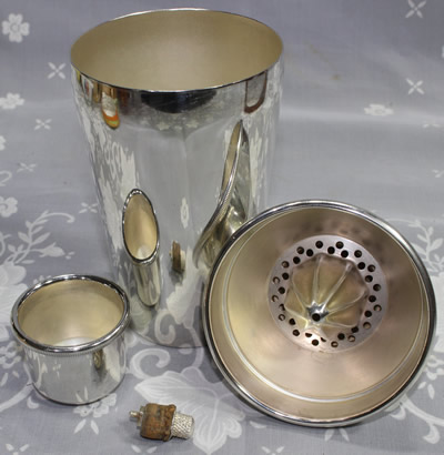 An open A L Davenport Ltd silver platedcocktail shaker with juicer