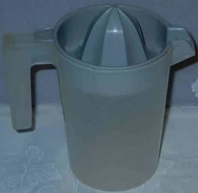 Back of a Bipa grey on 2 cup clear jug plastic juicer