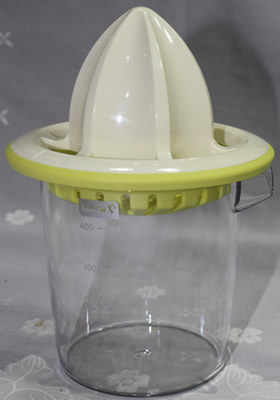 Lurch cream, green and clear plastic 2 piece juicer