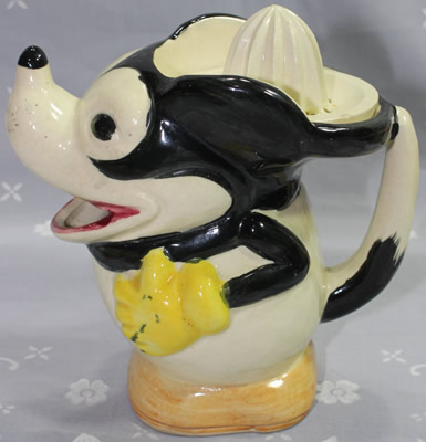 Mickey Mouse yellow glove juicer