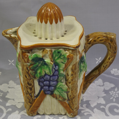 Medium pitcher juicer with grapes and vine design