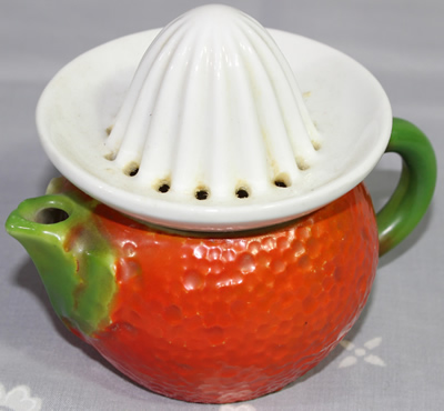 Red with green leaves ceramic juicer