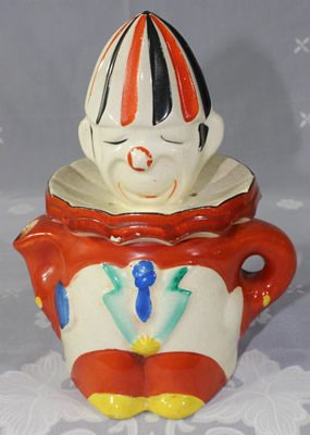 A blue tie on an orange and white 6⅛" clown juicer