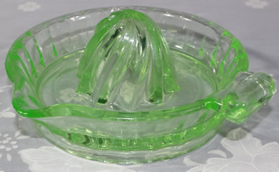 Clockwise spiral 1 piece apple green glass juicer