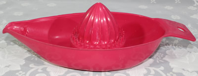 Pink Maquis boat shape plastic juicer