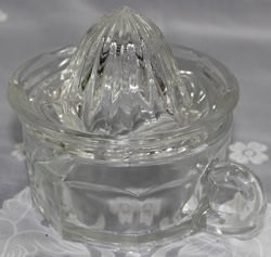 No. 891 - Perferated Lemon Squeezer With Cup