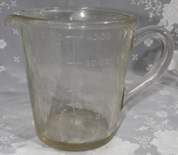 Crown Crystal Glass No. 899.-2-Pt. Graduated Measure