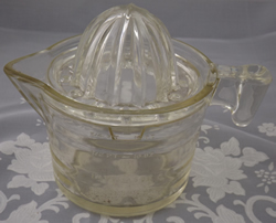 Perferated Orange Squeezer With 1Pt Jug (Clear)